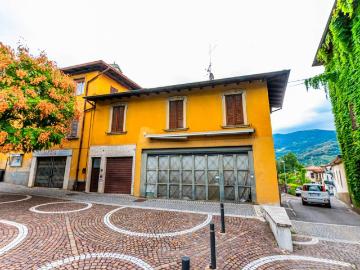 Palazzo / Stabile in vendita a Nembro BG