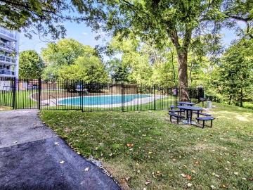 Park Terrace I 1 Bedroom Apartment for Rent at 199 Queen...