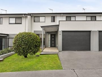 Peaceful, low maintenance living in a quiet Bridgeman...