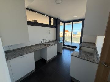 Piso, Baiona
