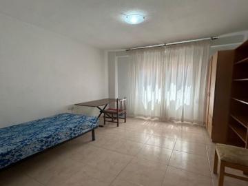 Piso de 4 dormitorios para estudiantes en Zona Plaza...