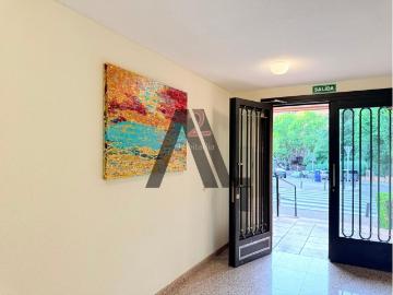 Piso en venta en Madrid, Apóstol Santiago. PISO EN VENTA...