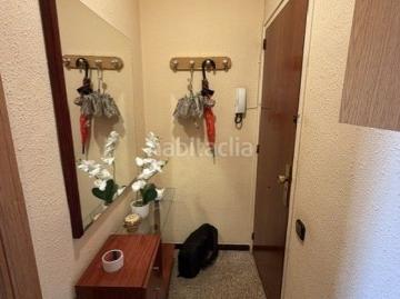 Piso en venta en Barcelona, Porta. Piso de tres...
