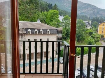 Piso en venta en Canfranc. Piso reformado y luminoso en...