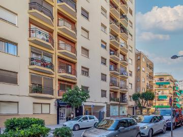 Pisos y locales en C/ Abat Sola, Gandia Valencia
