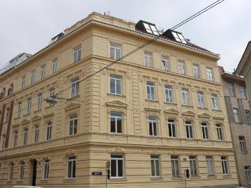 Provisionsfreie 2 Zimmer Wohnung in wunderschönem Altbau...