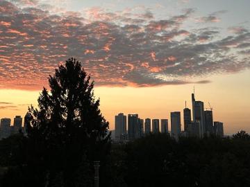 Provisionsfreie 4 Zimmer Maisonette mit Skylineblick in...