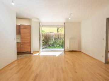 PROVISONSFREIER, FRISCH RENOVIERTER 2 Zimmer GARTENTRAUM...