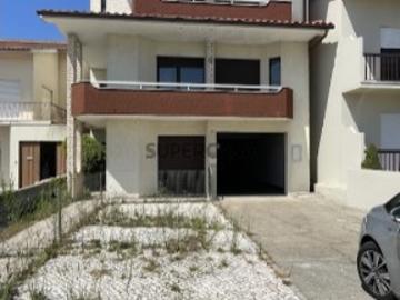 Moradia Renovada com Anexo de 100 m² e Grande Potencial...