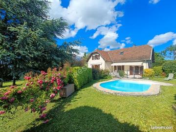 Propriété 6 pièces 178 m²