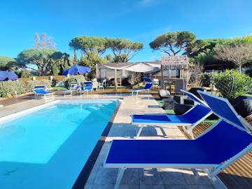 Propriété avec piscine et jardin