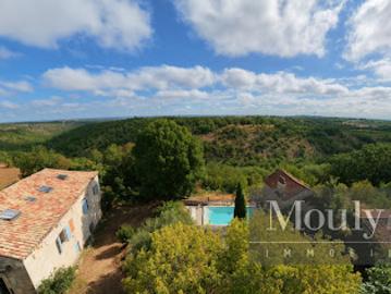 Propriété avec piscine et jardin