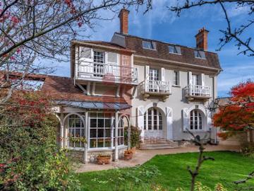 Propriété avec piscine et jardin