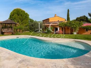 Propriété de charme avec piscine et double garage Callian