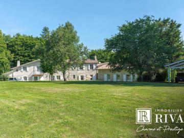 PROPRIETE EN PIERRE 420 M2 HAB 8 HECTARES RARE