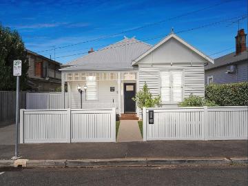 Preteigious propertry in the best location of Geelong West