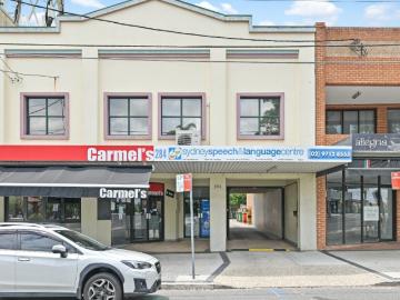 PREMIUM LOCATION WITH 3 PRIVATE PARKING SPACES