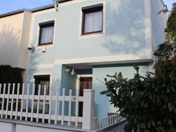 Privatvermietung: Stilvoll saniertes 5 Zimmer Reihenhaus...