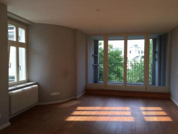 Privat: Wohnung mit Loggia nahe Theresianum