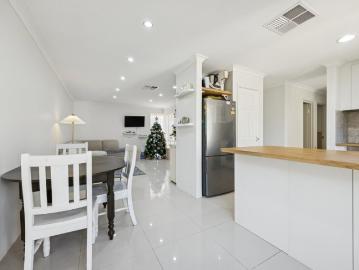 EASY CARE LIVING WITH INSTANT RENTAL RETURN