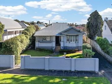 Prime Central East Location Walk to the Beach