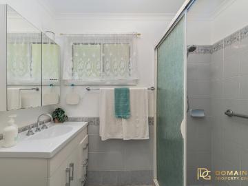 Prime Location, Vibrant Community & Short stroll to...