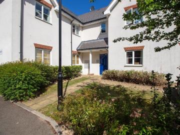 Princess Court, Haywards Heath 2 bed flat to rent £1,400...