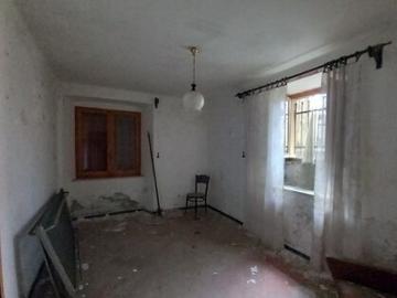 Quadrilocale da ristrutturare in via fieschi 2, Montoggio