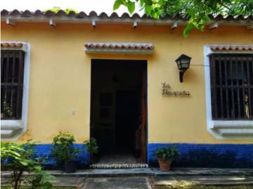 QUINTA EN LA CALLE VARGAS MARACAY VE45 099MA MARR