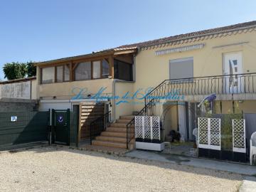 Quissac, maison avec 2 logements, 1 libre et 1 loué sur 296