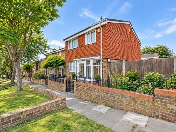 Raglan Road, London SE18, 4 bed end terrace house to...