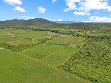 Rare 18.36 Hectares Just Minutes From Town Lifestyle,...
