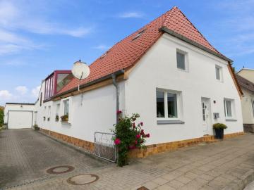 RAUM FÜR FAMILIE. PLATZ FÜR IDEEN. EIN HAUS MIT...