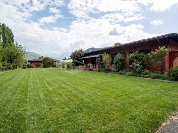 Rent a 6 rooms single house in Caslano Flatfox