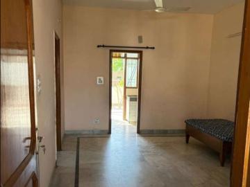 Rental | 1 BHK 800 Sq.Ft. Villa in Sector 44