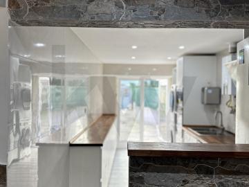 Renovated 3 bedroom apartment with private terrace –...