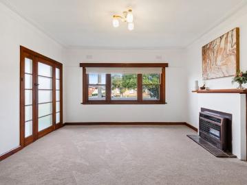 RENOVATED & CLOSE TO CBD