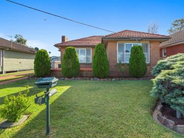 Renovated family home with swimming pool
