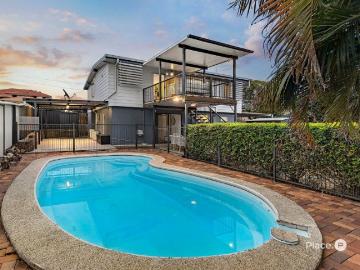 RENOVATED FAMILY RETREAT IN WALK TO EVERYTHING LOCATION