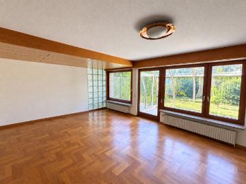 Renovierungsbedürftige DHH mit viel Platz und großem...