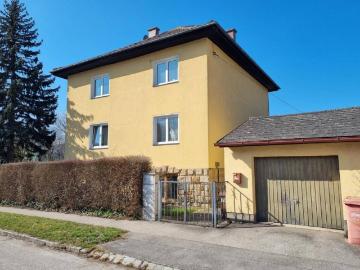 RENOVIERUNGSBEDÜRTIGES EIN ZWEIFAMILIENHAUS IN...