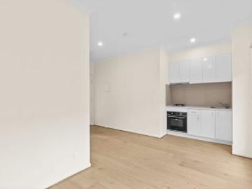 REGISTER TO INSPECT VIA REALESTATE.COM.AU LINK & PHOTO...