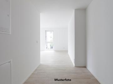Reihenendhaus mit 2 Garagenstellplätzen und Balkon