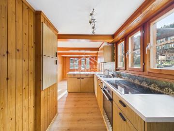 Residential building with 9.5 rooms on sale in Boltigen...