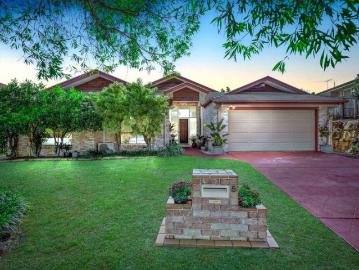 Resort Style Family Living in an Exclusive Cul de Sac