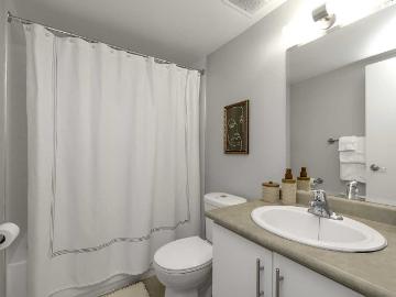 Richmond Square 3 Bedroom Apartment for Rent at 300...