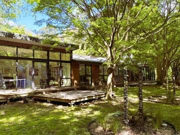 RIVERSIDE LUXURY IMMERSED IN NATURE