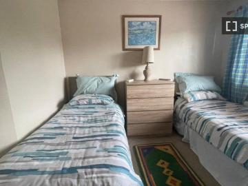 Room for rent in 3 bedroom apartment, Dublin