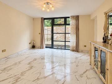 Roehampton Vale, London, SW15 Century 21 United Kingdom