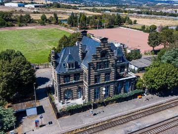 Royal view at the train station sauna, terrace